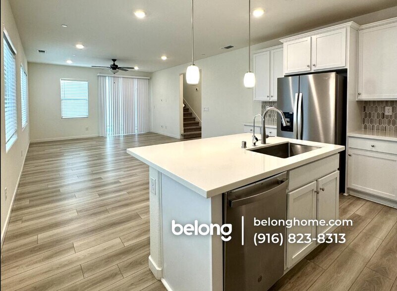Building Photo - 1648 Chanticleer Ln