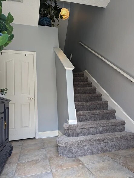 Building Photo - 3046 Pointeview Dr