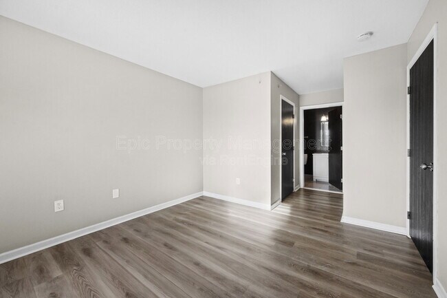 Building Photo - 9010 Charlotte Ct