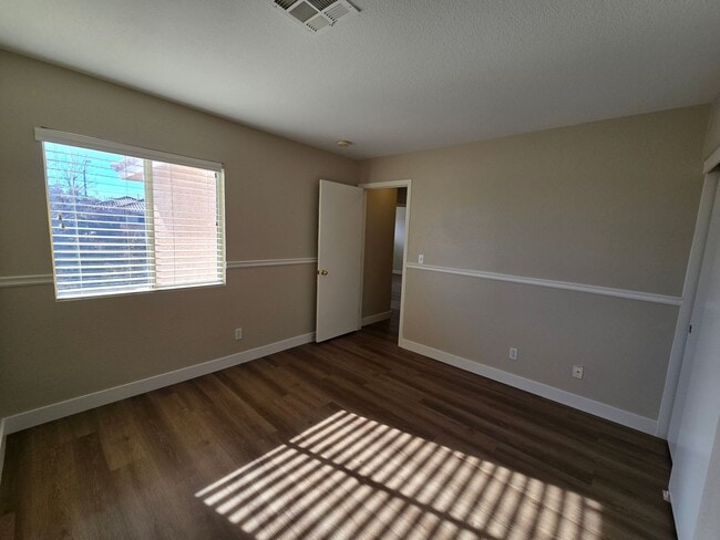 Building Photo - A Fabulous 5 Bedroom Home with 1 Bedroom and 3/4 Bathroom downstairs