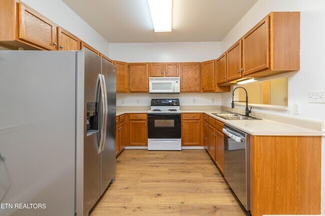 Building Photo - 7037 Wakan Ln