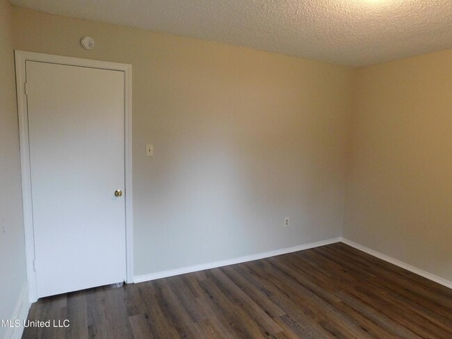 Building Photo - 5431 Nail Rd