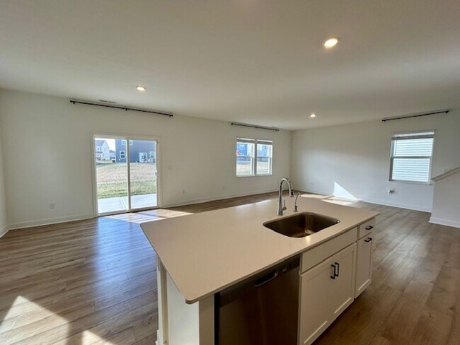 Building Photo - Beautiful Newly Built 4 Bed, 2.5 Bath Home - Loudoun Place Neighborhood