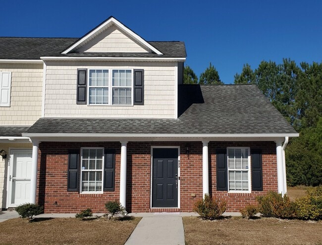 Building Photo - 900 Springwood Dr