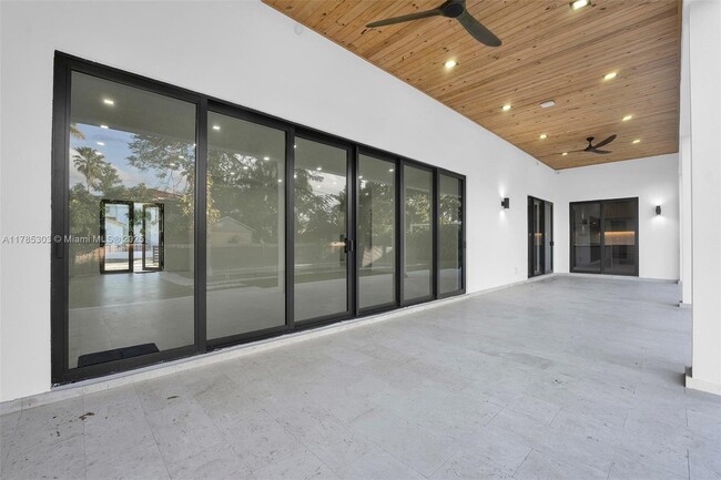 Building Photo - 6401 SW 84th St