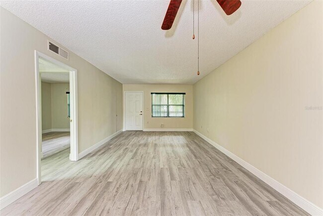 Building Photo - 425 30th Ave W