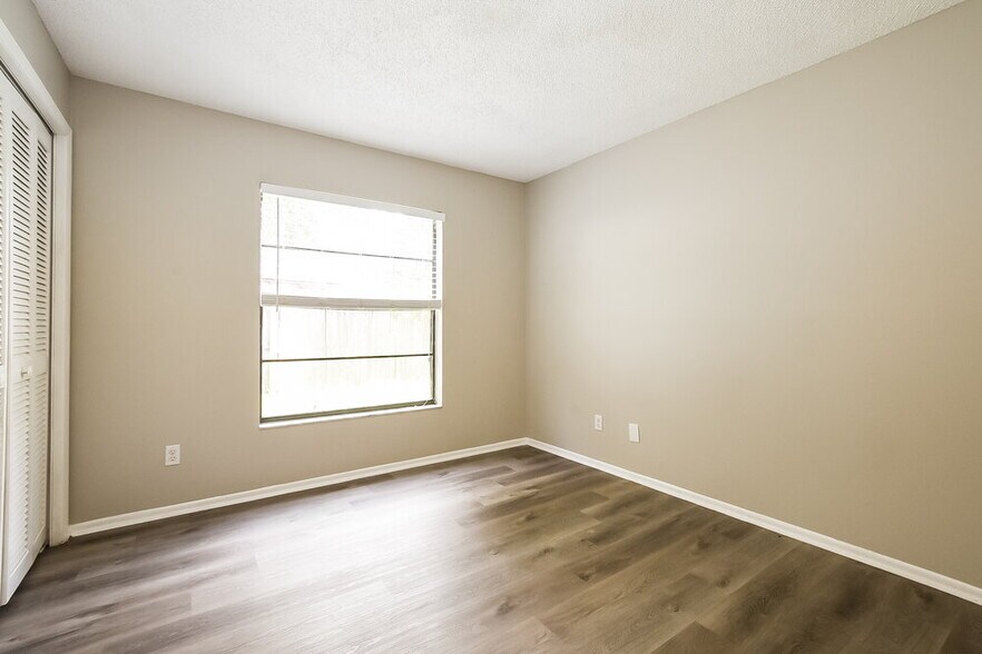 Building Photo - 1214 Lacey Oak Dr