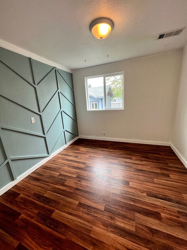 Building Photo - 990 Janes Rd