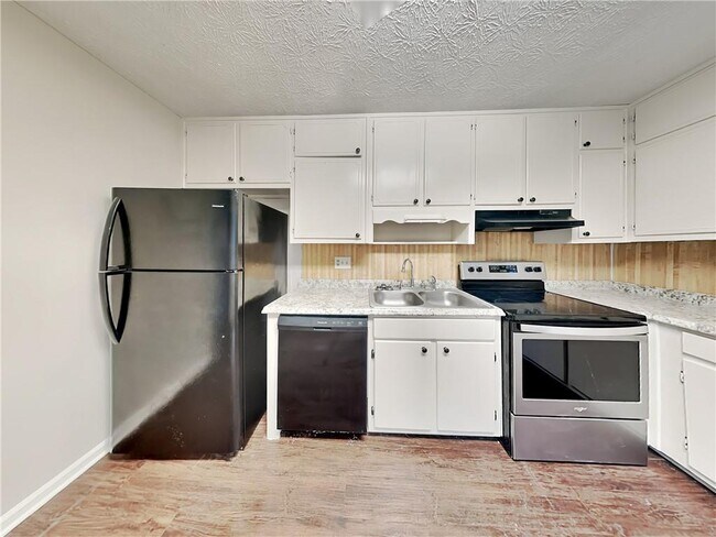 Building Photo - 452 Charleston Ln