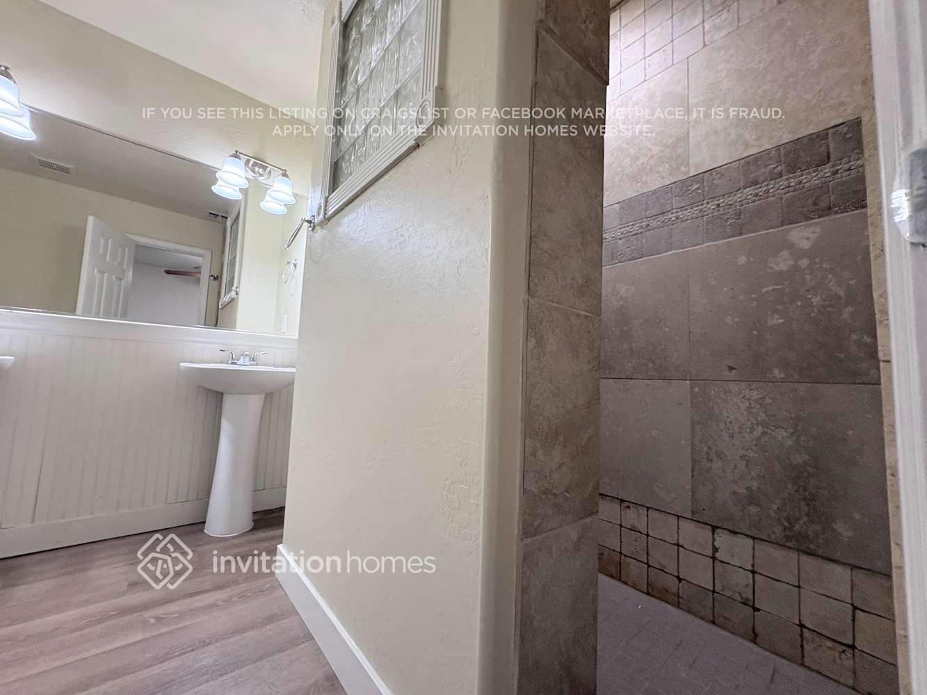 Building Photo - 2627 N 70th Pl