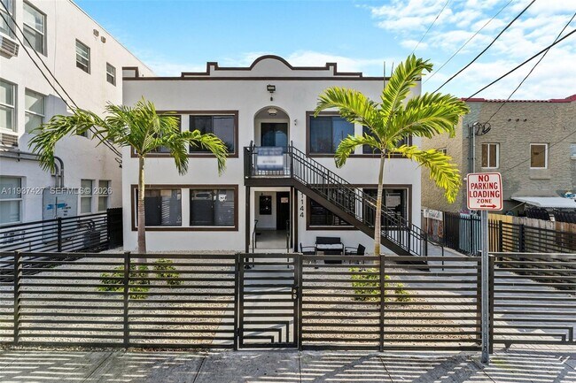 Building Photo - 1144 SW 4th St