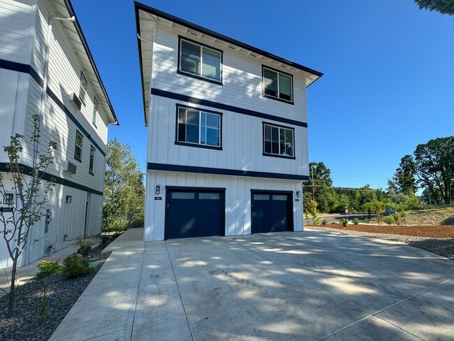 Building Photo - 3781-3781-A Saw Ln