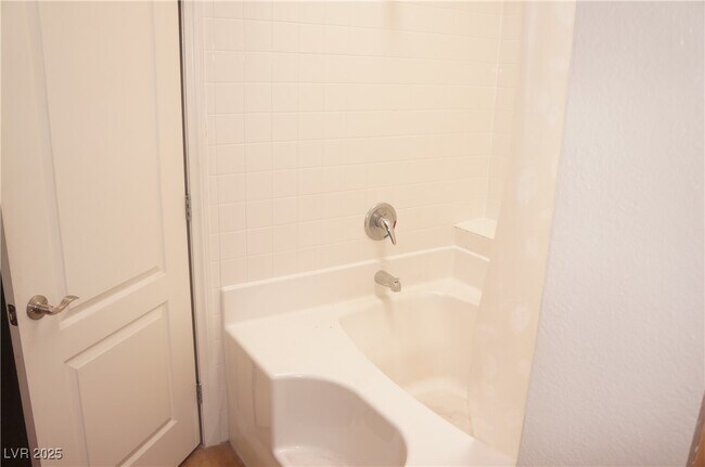 Building Photo - 3145 E Flamingo Rd