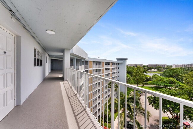 Building Photo - 3051 N Course Dr