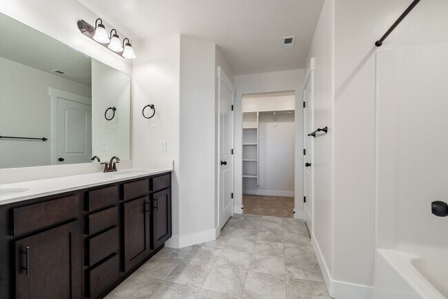 Building Photo - 4016 Big Horn Dr
