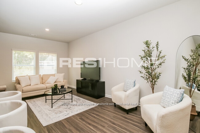 Building Photo - 432 Oakwood Dr NW