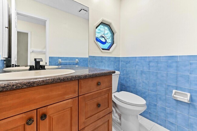 Building Photo - 571 SE Anchor Ln