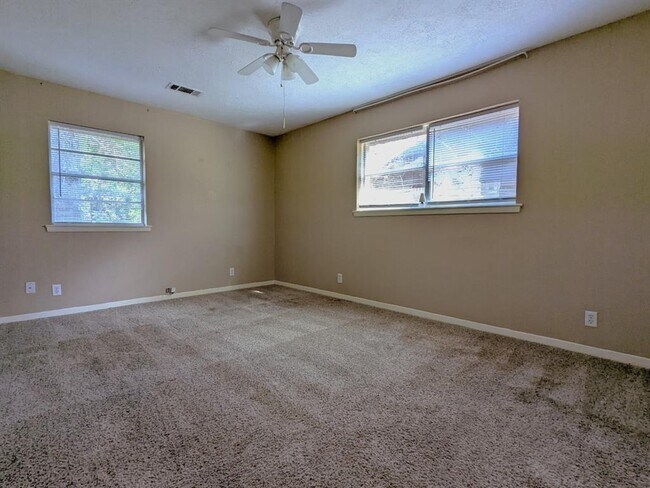 Building Photo - 22 Woody Creek Dr