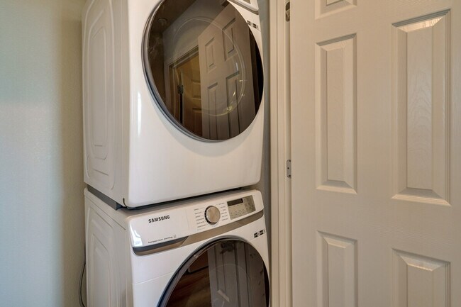 Building Photo - 3023 Neil Jerome Dr