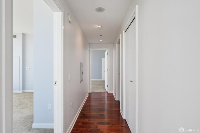 Building Photo - 425 1st St