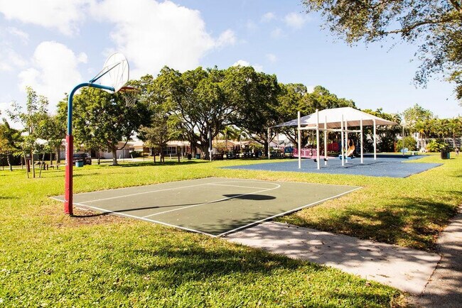 Building Photo - 5720 NE 22nd Way