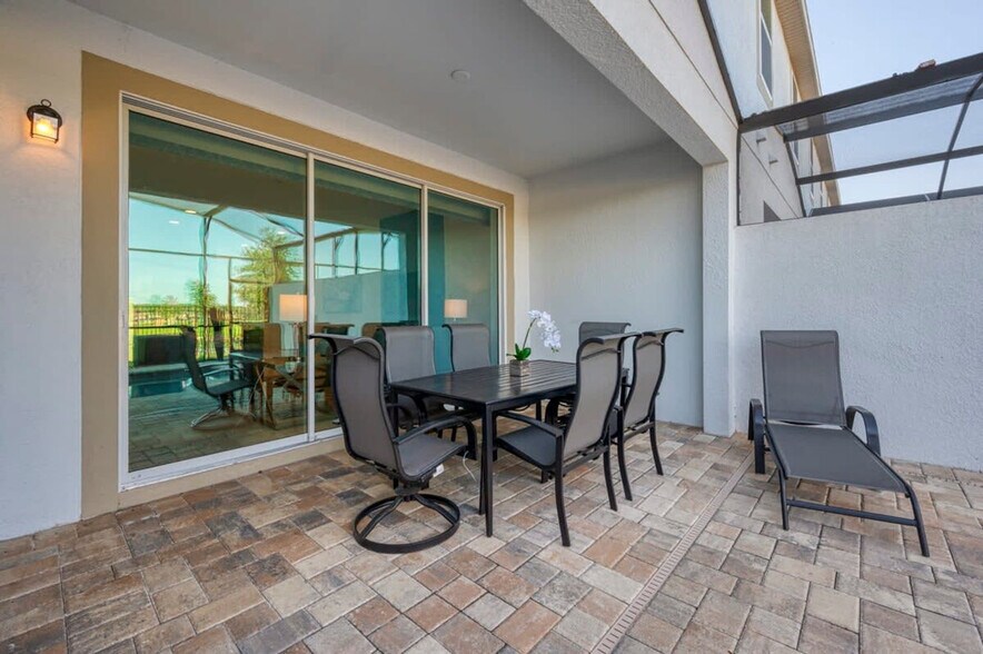 Building Photo - 1533 Carey Palm Cir