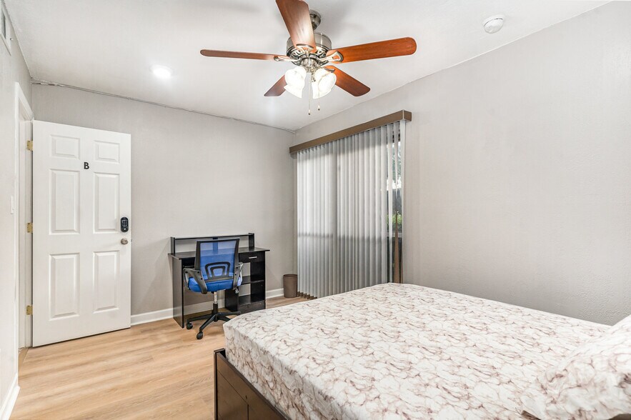 Room 2 - 1700 SW 16th Ct