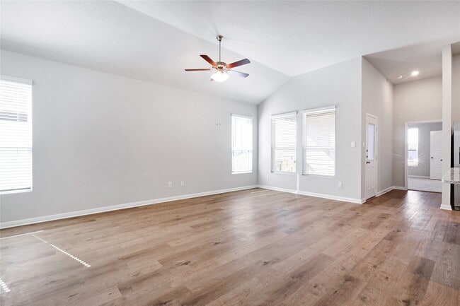 Building Photo - 324 Nespral Dr