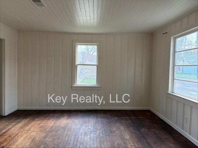 Building Photo - 3204 Monroe St