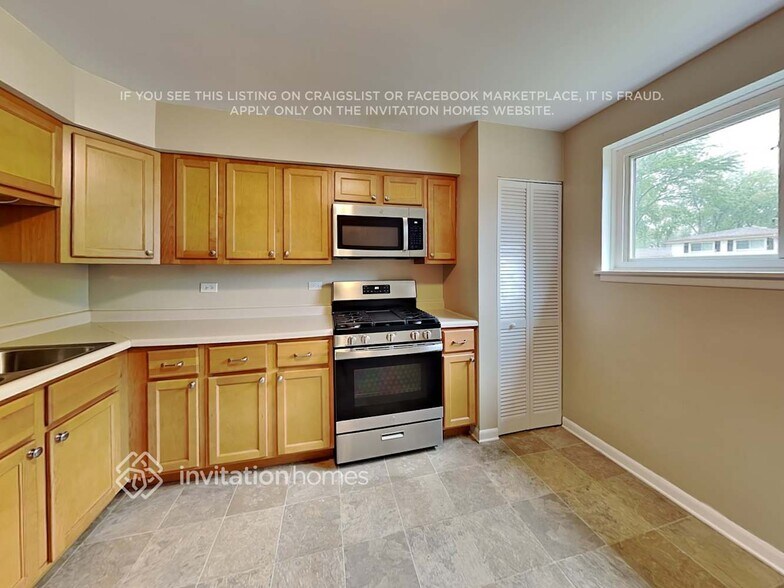 Building Photo - 373 Mors Ave