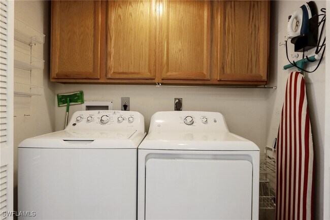 Building Photo - 6110 Whiskey Creek Dr