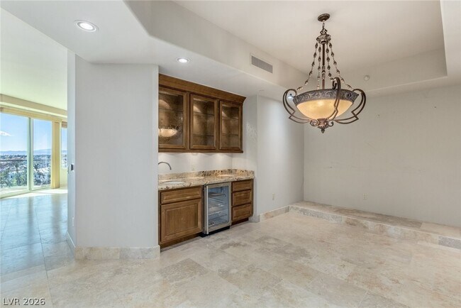 Building Photo - 9103 Alta Dr