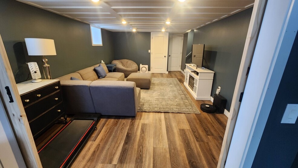 Building Photo - 321 Swanson Cir