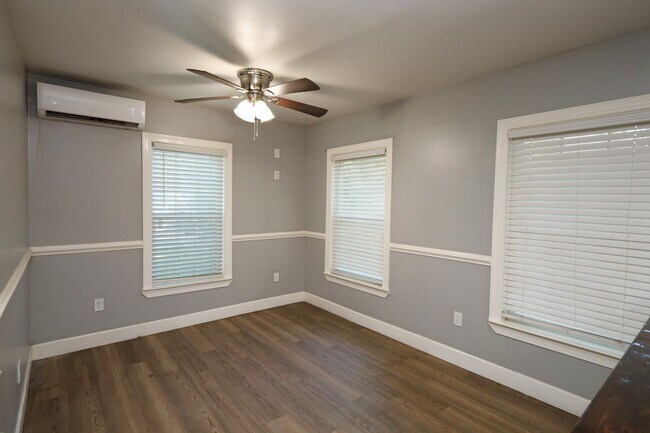 Building Photo - 522 1/2 Green Street