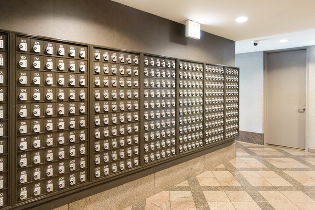 Building Photo - 480 N McClurg Ct