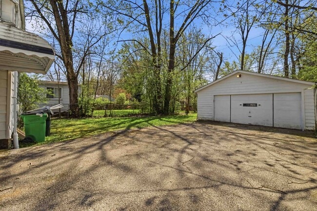 Building Photo - Charming 3BR Home in Warrensville Heights | Fresh Interior + New Roof | CMHA Welcome