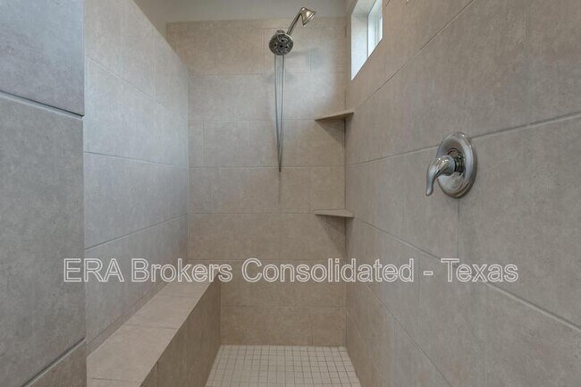 Building Photo - 242 Holland Pk