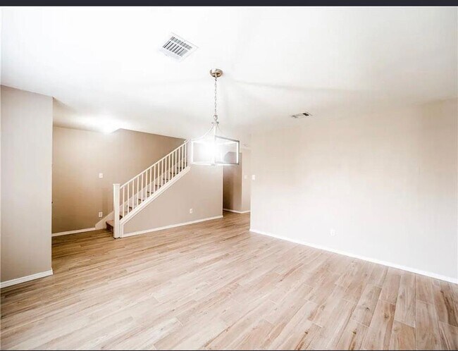 Building Photo - 1173 Forest Bluff Trail