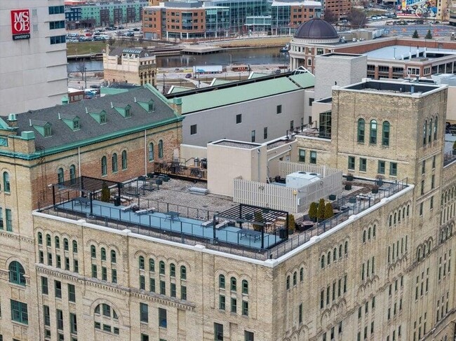 Building Photo - 270 E Highland Ave