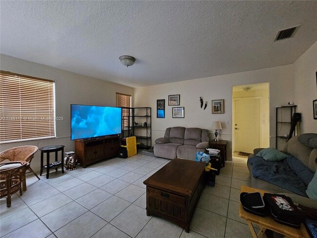 Building Photo - 4653 NW 94th Pl