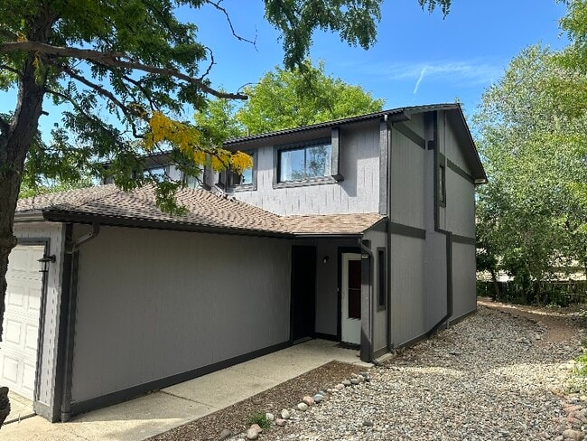 Building Photo - 1210 Iowa Ave