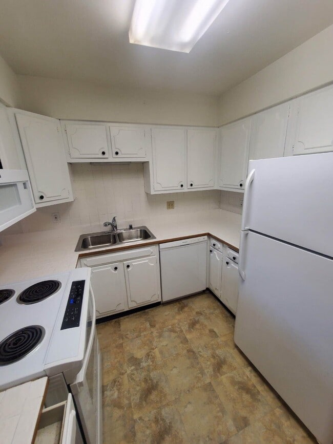 Building Photo - 2841 Santa Fe Trail