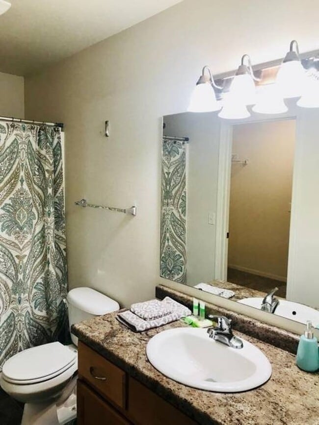 Building Photo - 3 Bedroom Townhome | Attached Double Stall Garage | Spacious