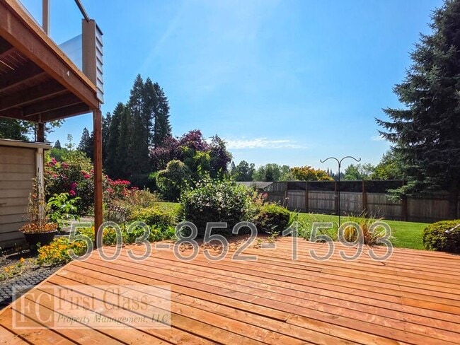 Building Photo - 8500 SW Canyon Dr