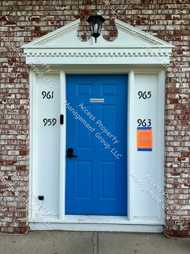 Building Photo - SE Side Updated One Bedroom Unit