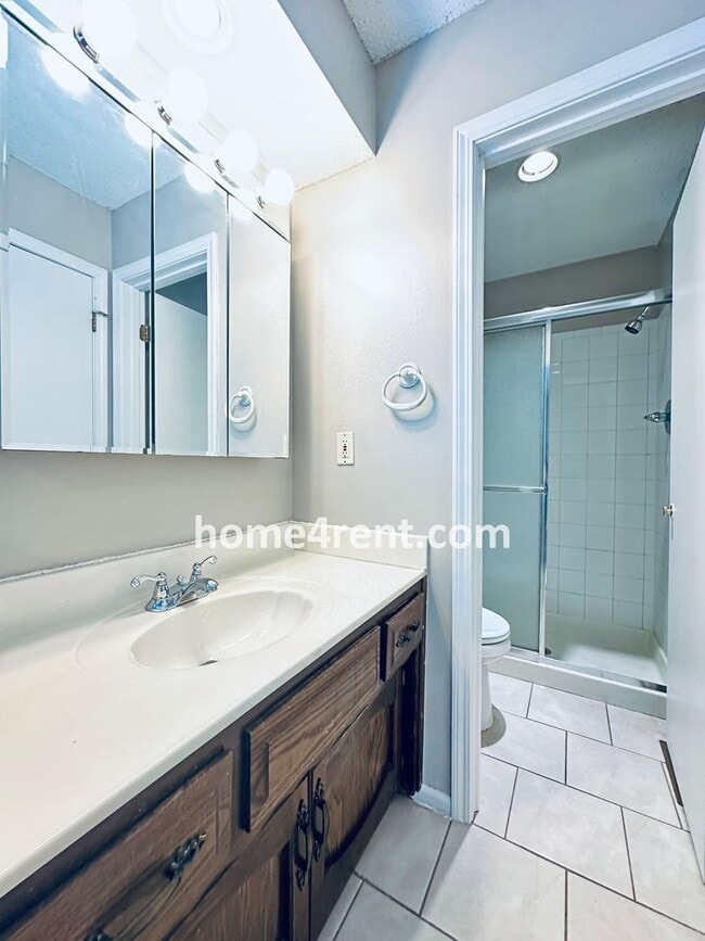 Building Photo - A Beautiful Olathe Home in a Quiet Neighbo...