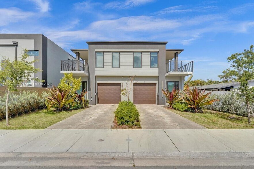 Building Photo - 1101 NE 16th Ter