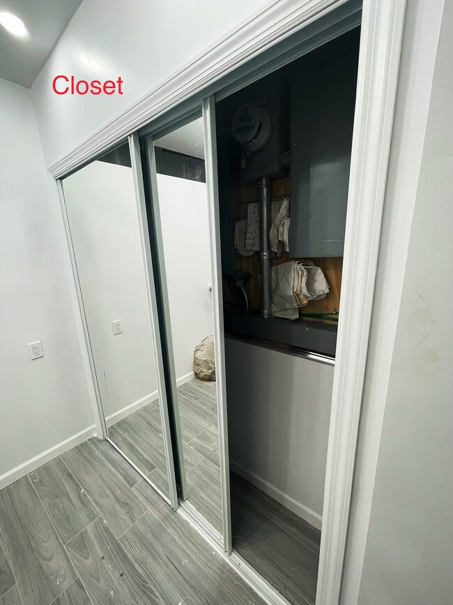 Closet - 5016 46th St