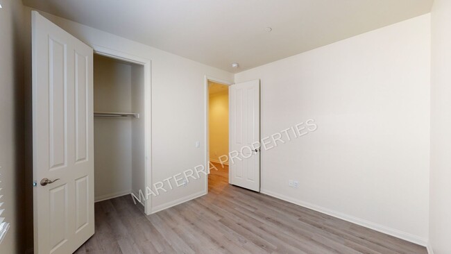 Building Photo - Beautiful 3 Bed/2.5 Bath Home in Portola S...