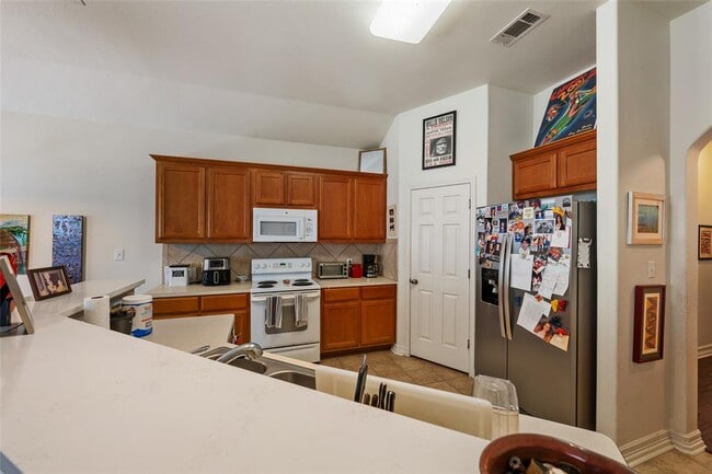 Building Photo - 1002 Castile Rd
